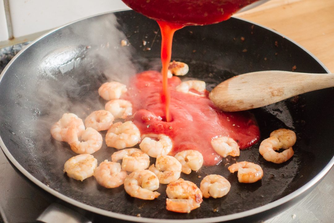 Schnell & Einfach: Gnocchi mit Garnelen in Tomatensoße - DreamteamFitness Schnell & Einfach: Gnocchi mit Garnelen in Tomatensoße - DreamteamFitness