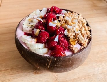pink-protein-smoothie-bowl-kokosnuss-kokos-rezep